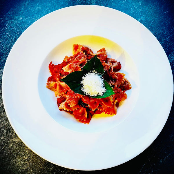 Farfalle mit Tomaten - Gemüse - Sauce