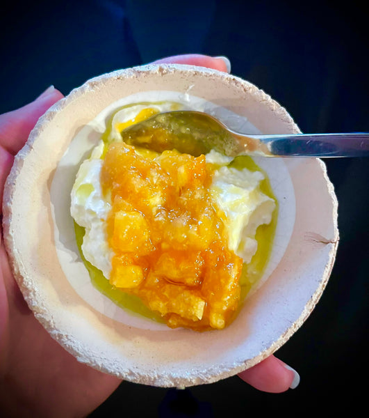 Ricotta, Orangenmarmelade und Olivenöl